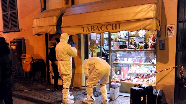 Asti, tabaccaio ucciso in rapina: video sorveglianza mostra dinamica dell'omicidio