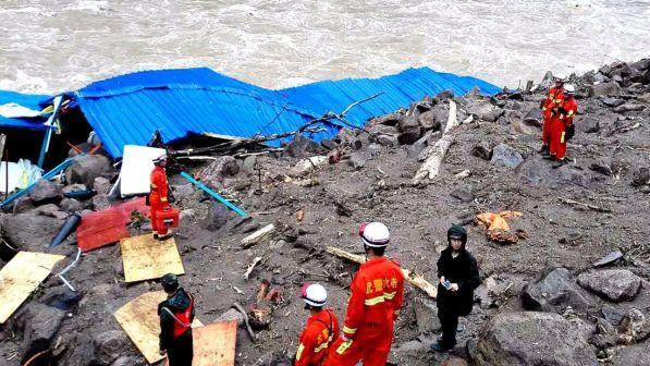 Cina, frana travolge hotel: almeno 12 morti, 3 sopravvissuti
