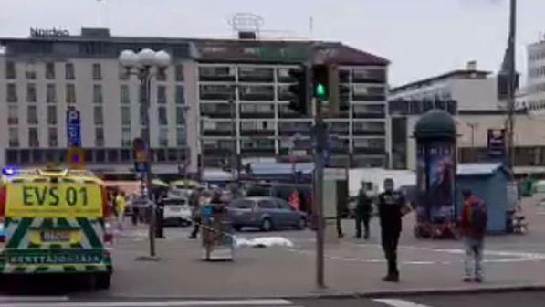 Attacco in Finlandia, polizia: "Due morti e 8 feriti"