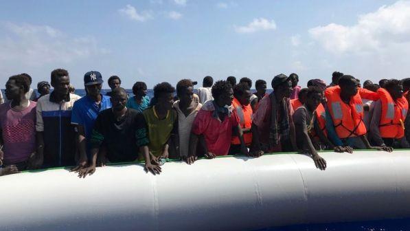 Migranti, Alarm Phone: "In 32 su barca in difficoltà a largo Malta"
