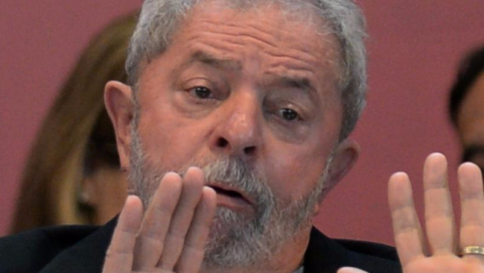 Sostenitori Lula contro i media