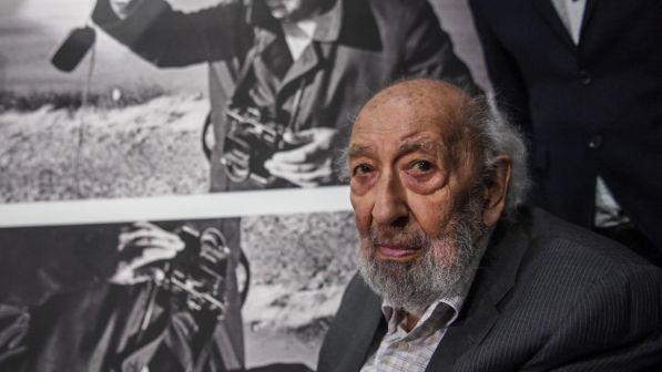Addio ad Ara Guler, leggendario fotografo: era "l'occhio di Istanbul"