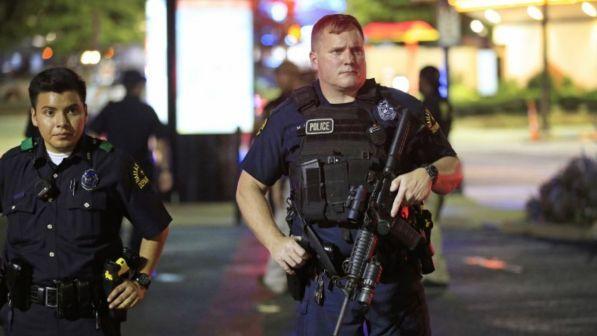 Portland, scontri tra estremisti di destra e antifascisti:13 arresti