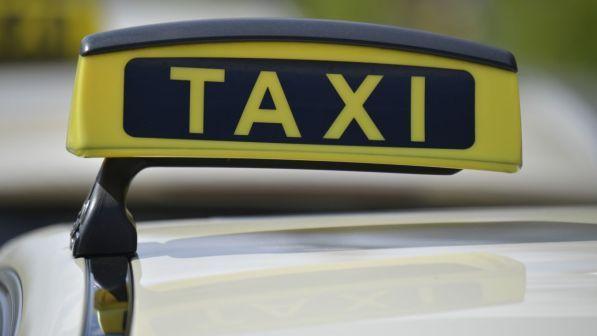 Germania, torna dall'ospedale dopo il parto e dimentica il neonato in taxi