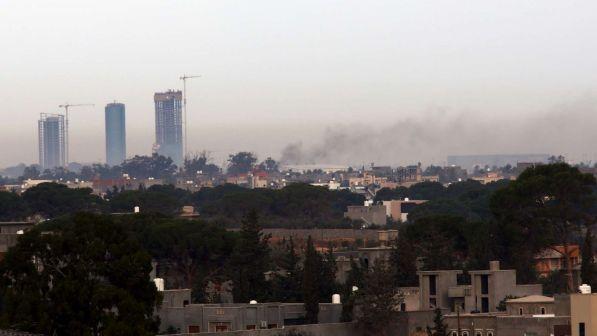 Caos in Libia, razzi sull'aeroporto Mitiga di Tripoli
