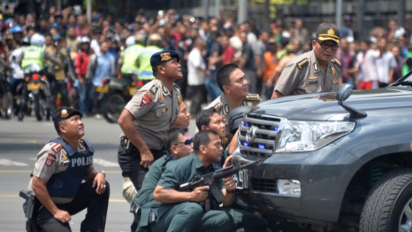 Le immagini degli attentati che hanno scosso la capitale indonesiana