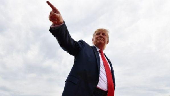 Trump: "La Cina sta spostando truppe al confine con Hong Kong"