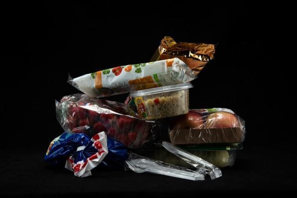 Ma quale plastic free? In Italia oltre 2 milioni di imballaggi alimentari inquinanti
