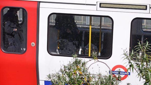 Esplosione nella metro di Londra, i feriti salgono a 29