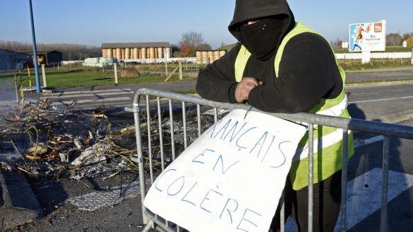 Gilet gialli, rivolta a La Reunion: feriti 16 poliziotti