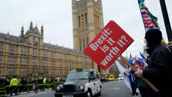 Brexit, Londra: i visti di lavoro ai cittadini Ue saranno limitati a un anno