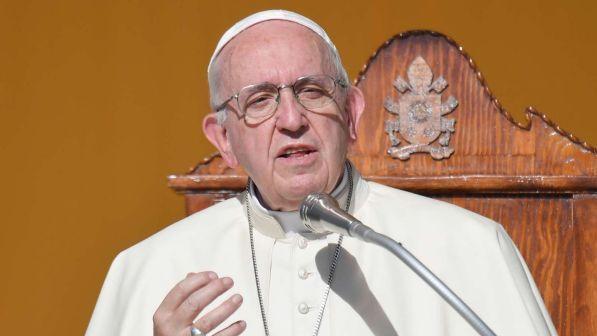 Il Papa: "La santità della porta accanto è anche sul lavoro"