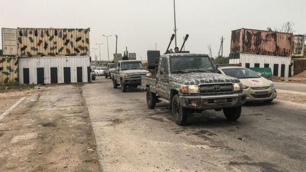Libia, media locali: "Raid aereo a sud di Tripoli"