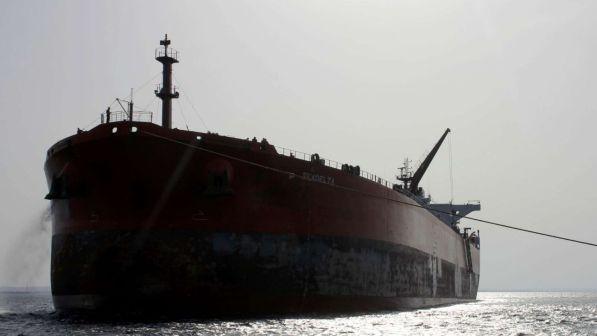 Iran, navi pasdaran tentano il sequestro di una petroliera britannica
