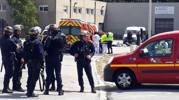Francia, rissa a Calais tra migranti etiopi ed eritrei: feriti
