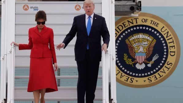 Trump arrivato a Parigi: vedrà Macron, poi cena alla Tour Eiffel