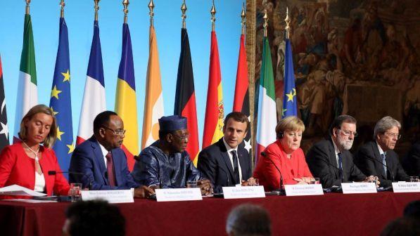 Vertice migranti, Merkel e Macron: rivedere accordo di Dublino