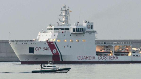 Migranti, Msf: "Governi europei assenti, l'Aquarius andrà avanti"