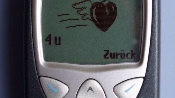 Sms hard ad alunno, sospesa la maestra delle elementari nel Vicentino