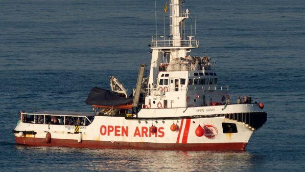 Open Arms: meglio traghetti di navi militari per trasporto migranti