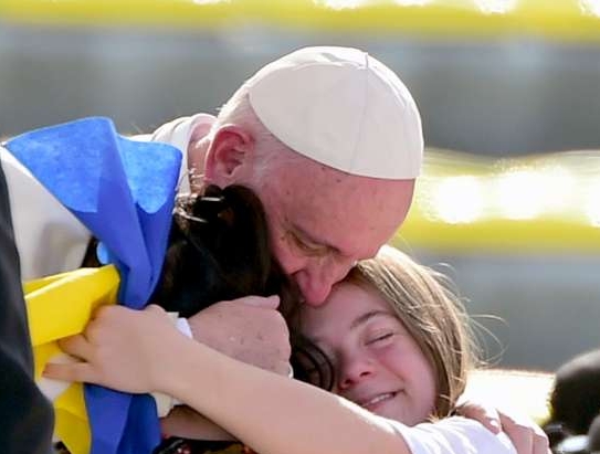 Papa: voi giovani siete la ricchezza del Messico, non servono lussi e macchine