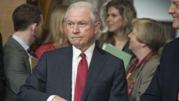 Usa, Donald Trump lancia la guerra alla legalizzazione della marijuana