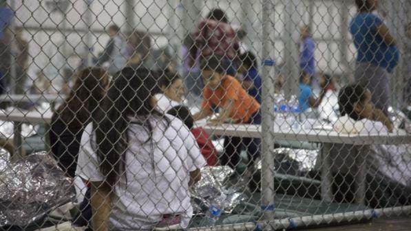 Migranti, negli Usa indagine su campi che ospitano i bimbi separati
