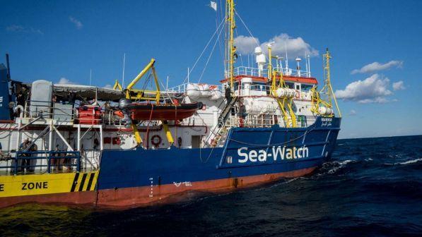 Migranti, Salvini: "Sea Watch 3 verso l'Italia, è una provocazione" | Orlando: "Palermo pronta ad accogliere la nave"