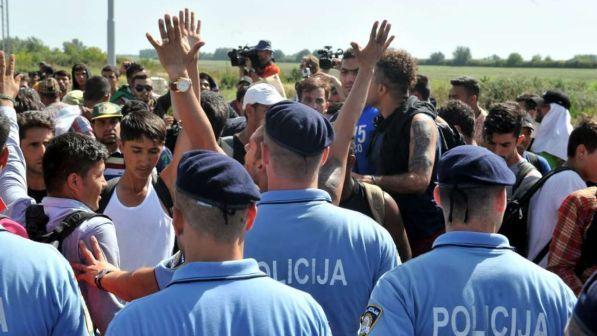 Migranti, nuove accuse per respingimenti e abusi contro Croazia