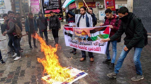Medio Oriente, Hamas: la decisione di Trump "apre le porte dell'inferno"