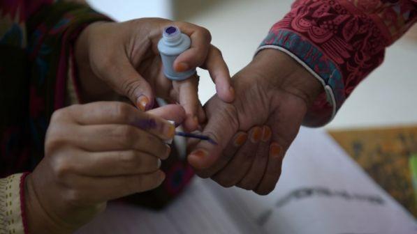 Pakistan, aperti seggi per elezioni: imponenti misure di sicurezza