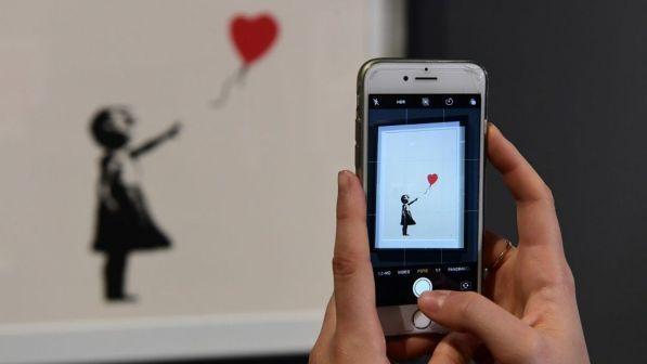Belgio, sequestrate alcune opere di Banksy in mostra a Bruxelles