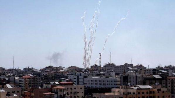 Gaza, oltre 600 razzi e colpi di mortaio sparati contro Israele