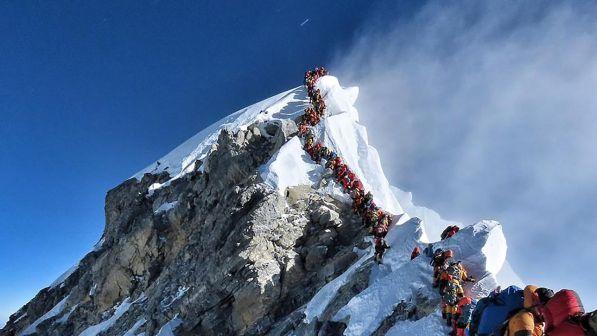 Nepal, nuove norme per Everest:verso permessi più cari per alpinisti
