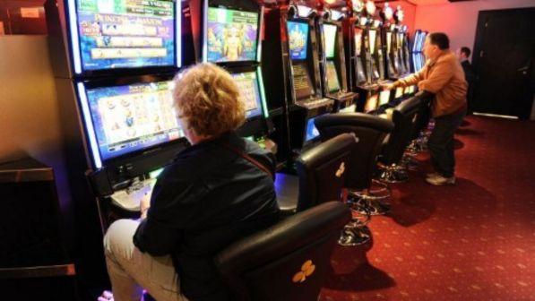 Messina, estorce denaro alla famiglia per giocare alle slot machine: arrestato