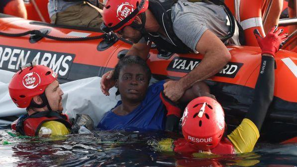 Scontro tra Open Arms e Salvini: in Spagna perché Italia non ci tutela | Ministro: cosa nascondono?
