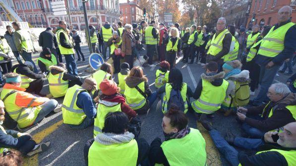 Gilet gialli, i portavoce pronti ad aprire un dialogo con il governo