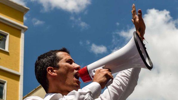 Venezuela, Guaidò: "Maduro ormai è solo uno sconfitto"