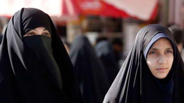 Austria, approvata legge che bandisce velo islamico alle elementari