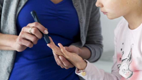 diabete bambini bimbi bambina insulina glicemia