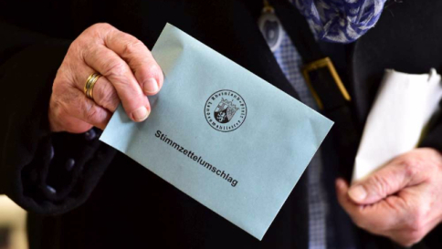 La Germania al voto in tre Stati, la "sfilata" alle urne dei leader dei partiti politici