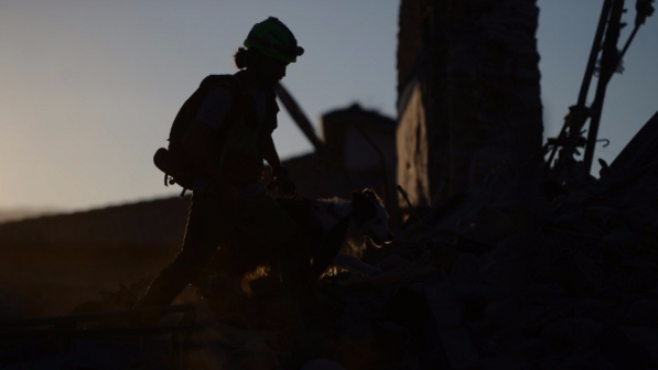Terremoto in Centro Italia, almeno 250 morti | Nuova forte scossa ad Amatrice, segnalati altri crolli