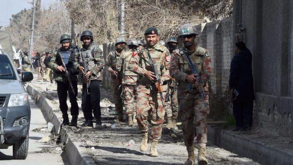Usa blocca 300 mln di aiuti al Pakistan: "Aiuta miliziani afghani"