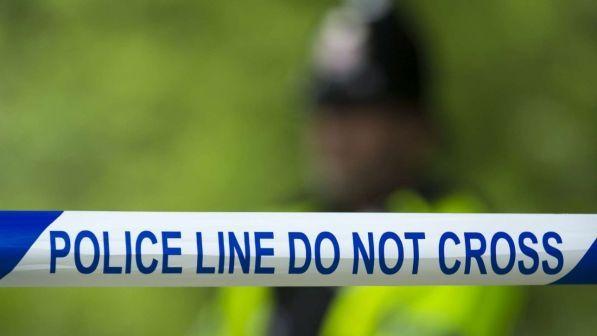 Gb, violenza giovanile: 20enne ustionata con acido a Londra