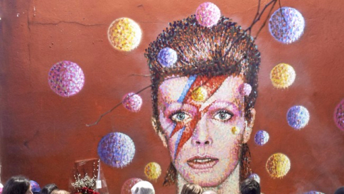 David Bowie, il testamento: le ceneri sparse con rito buddista nell'isola di Bali