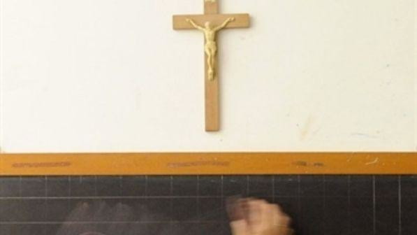Scuola, ministro Bussetti: sì al Crocifisso e al presepe nelle aule