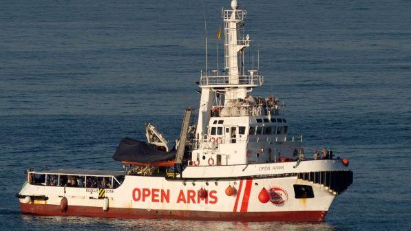 Open Arms, due dei nove naufraghi sbarcati ricoverati per esami