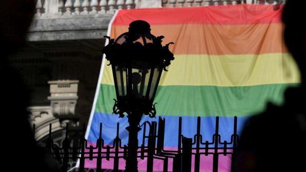 Roma, non viene assunta perché lesbica "Ci servono donne, non maschi mancati"