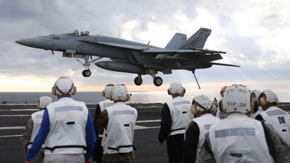 Giappone, collisione in volo tra due aerei militari statunitensi