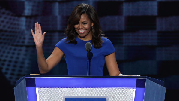 Usa, Michelle Obama: "C'è una persona in cui credo per la presidenza, è Hillary Clinton"